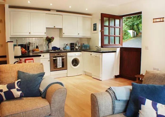 Daisy Cottage Near Broadsands Beach