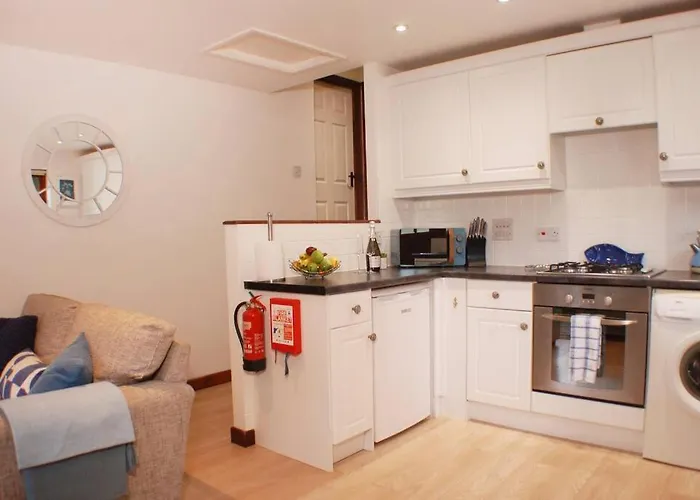 Daisy Cottage Near Broadsands Beach